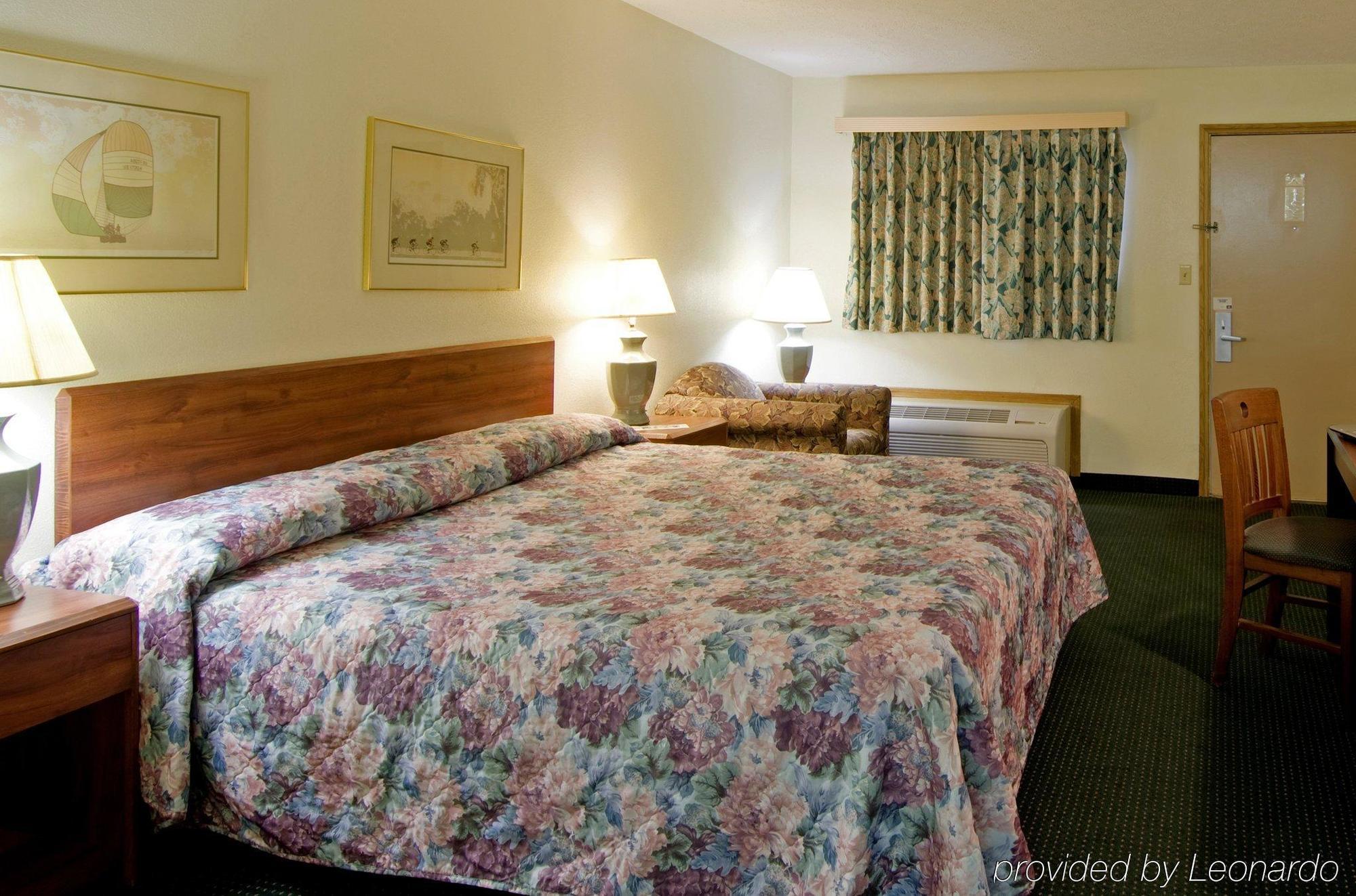 Economy Inn Express By Magnuson Worldwide Columbus Room photo